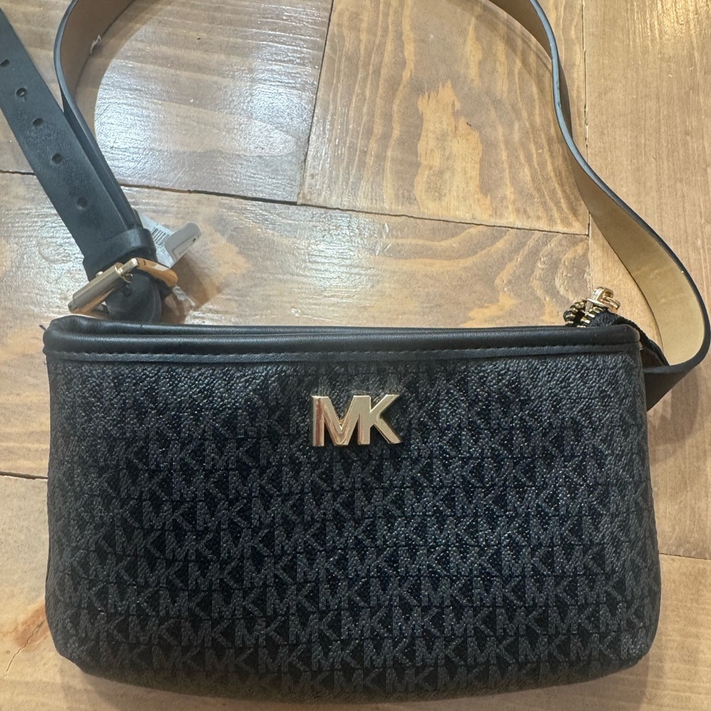MICHAEL KORS reversible belt bag.